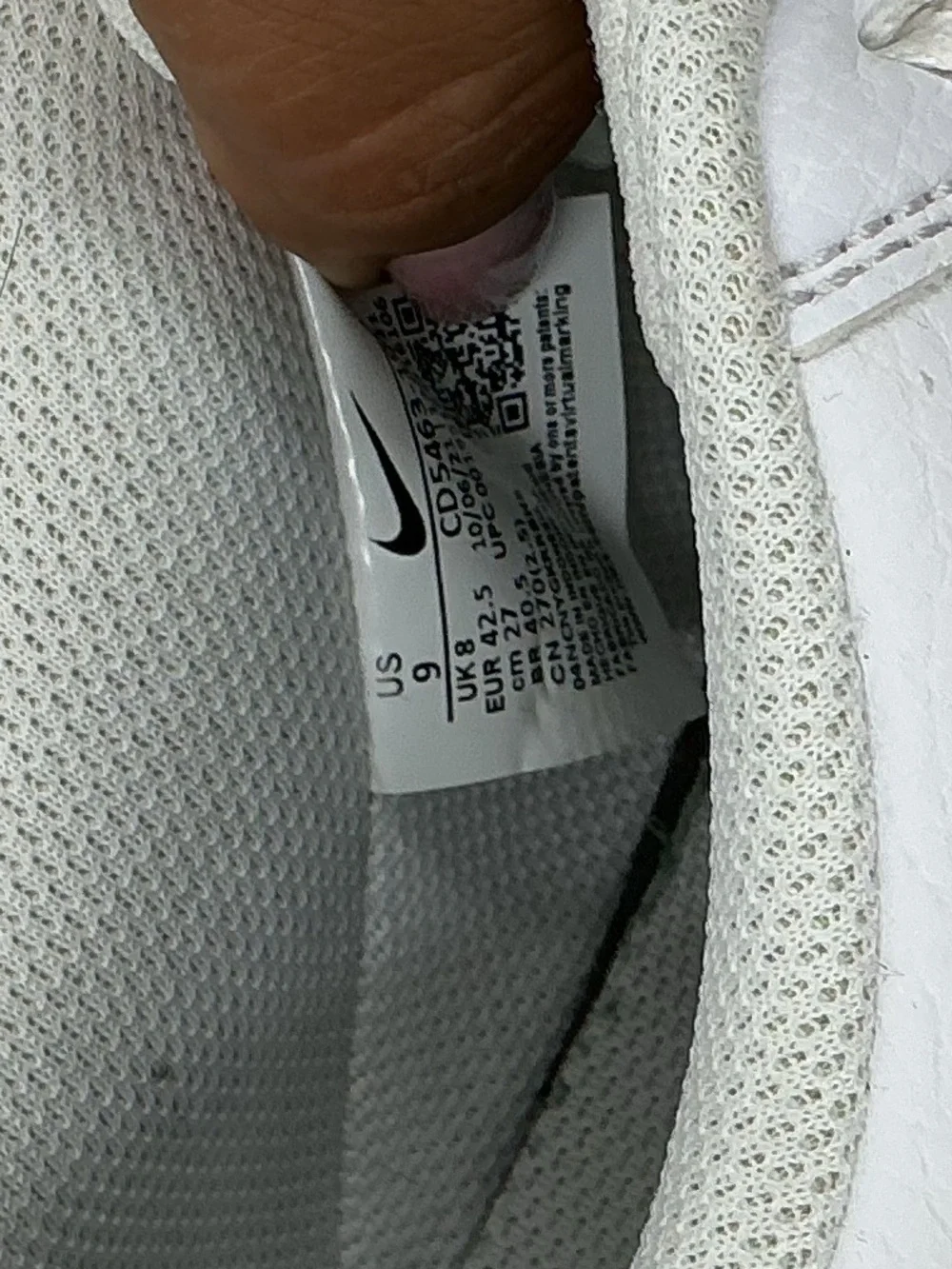 Nike White Crew Athletic Socks with Black SwooshB34